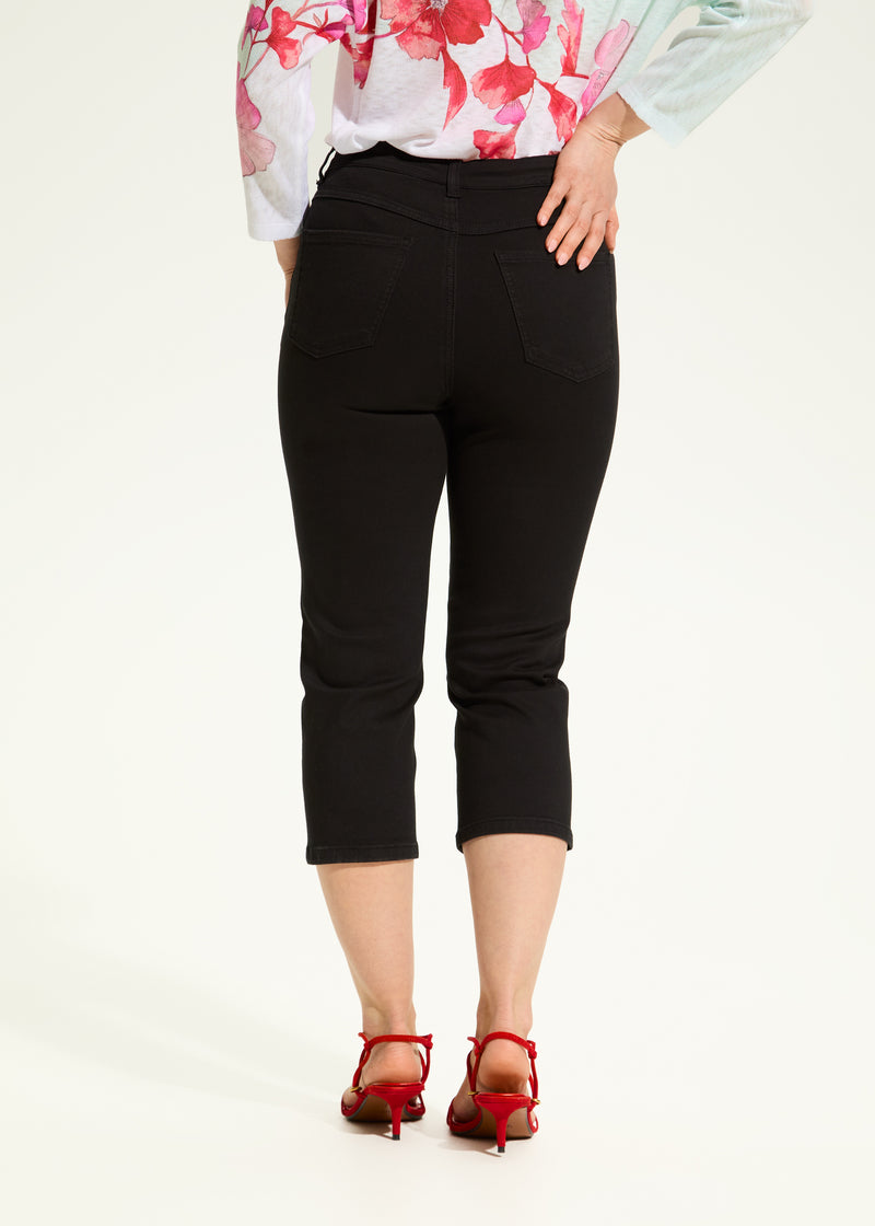 Suzanne Capri, Black