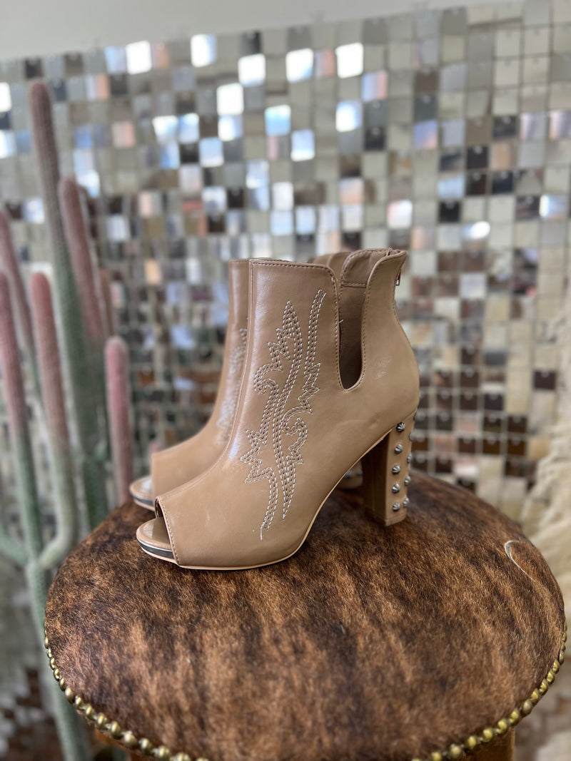 Stitch Pumps-Sand