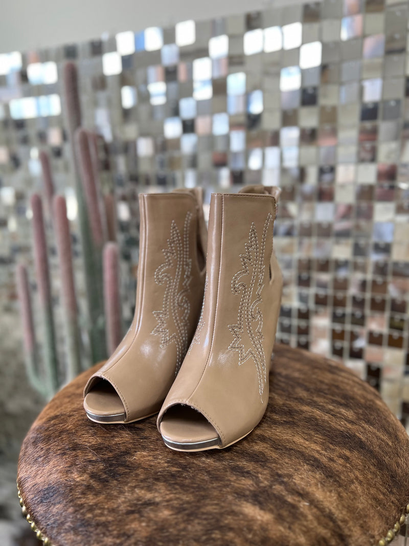 Stitch Pumps-Sand