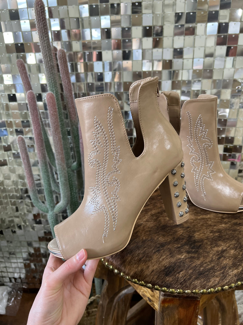 Stitch Pumps-Sand