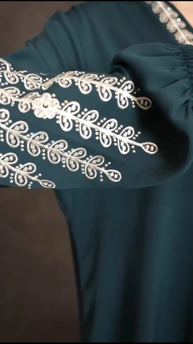 Yurio Fabric Plus-Size Abaya: Style and Comfort for Every Curve