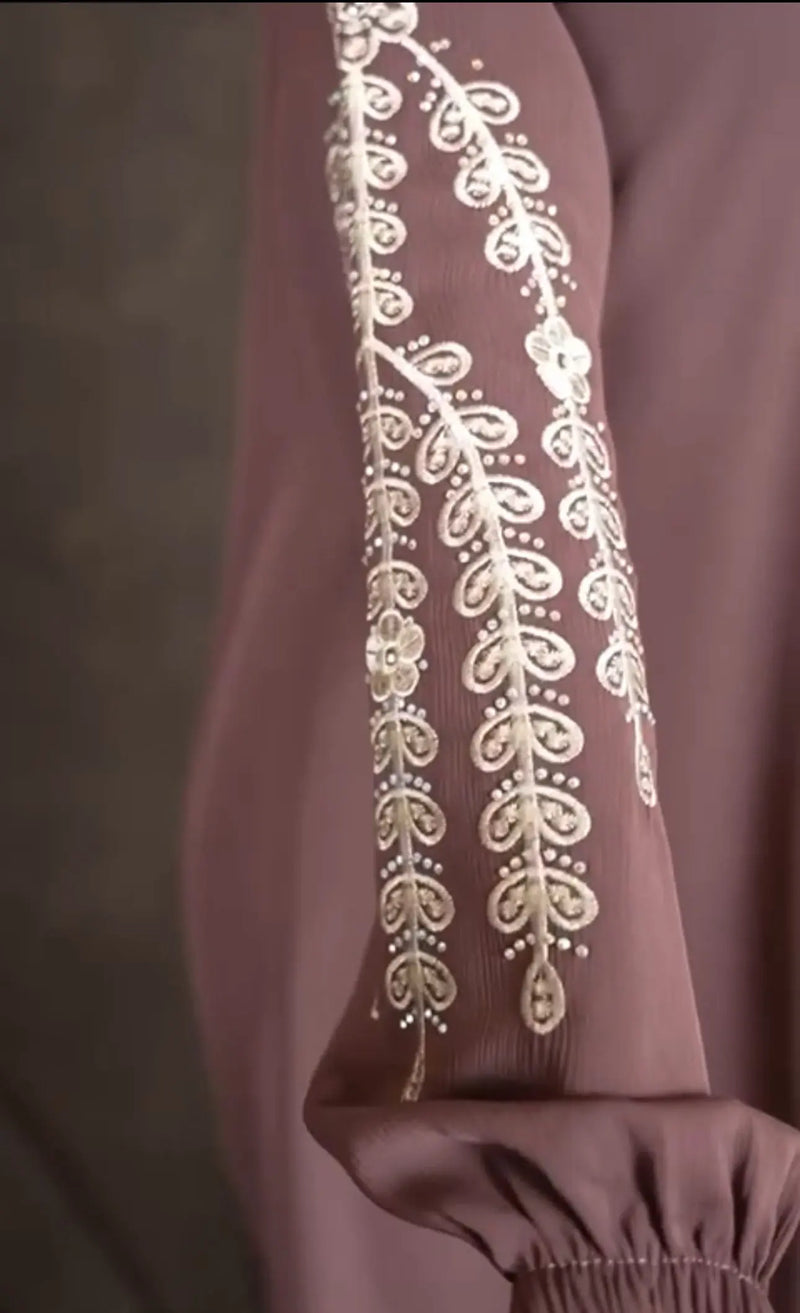 Yurio Fabric Plus-Size Abaya: Style and Comfort for Every Curve