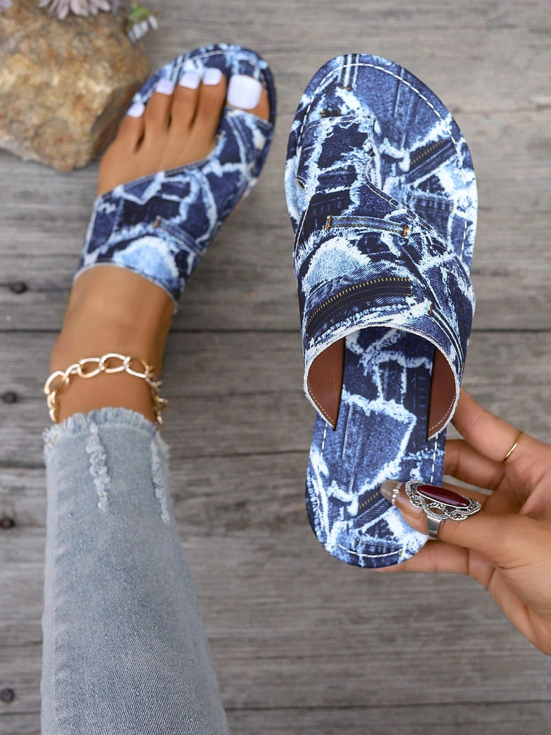 Stylish Women's Plus Size Flat Sandals - Comfortable Design