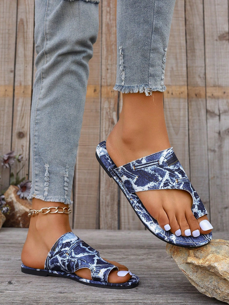 Stylish Women's Plus Size Flat Sandals - Comfortable Design