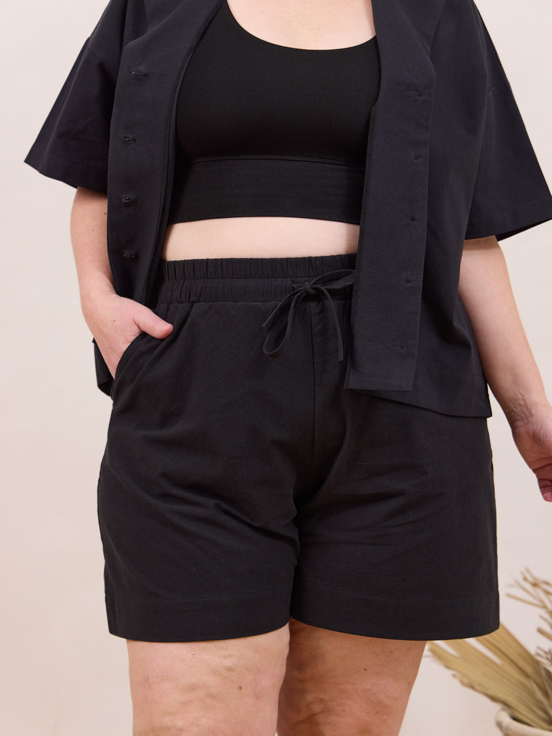 BLACK COTTON CREPE LYNN SHORT