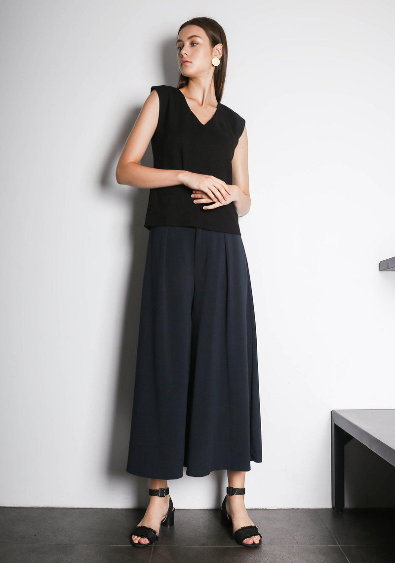Kit cut-out back top in Black