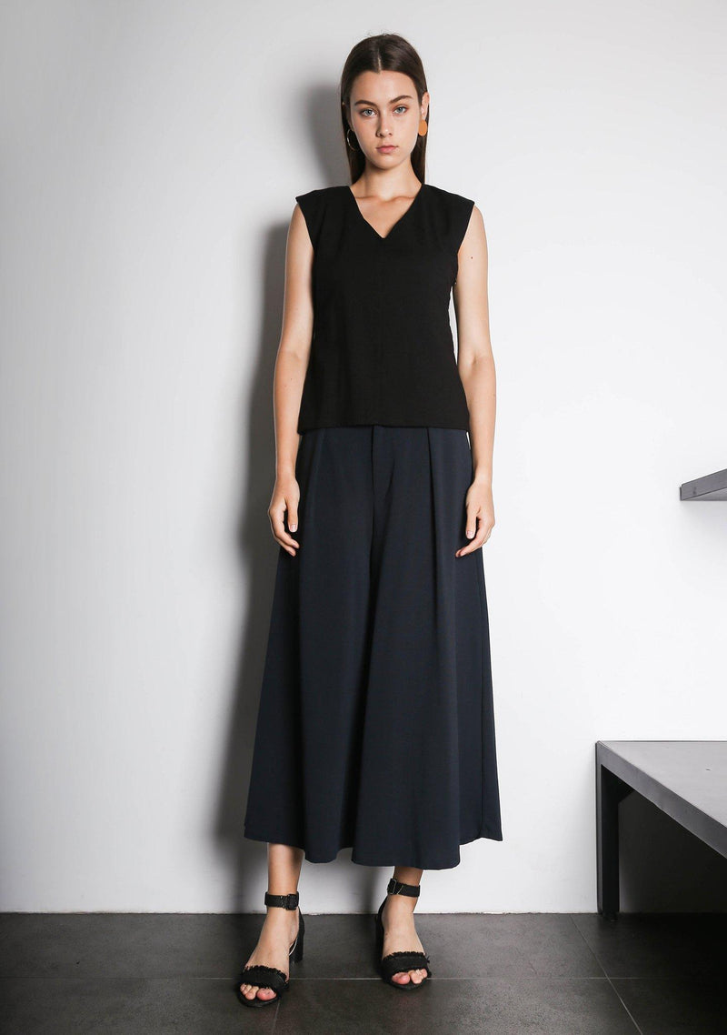 Kit cut-out back top in Black