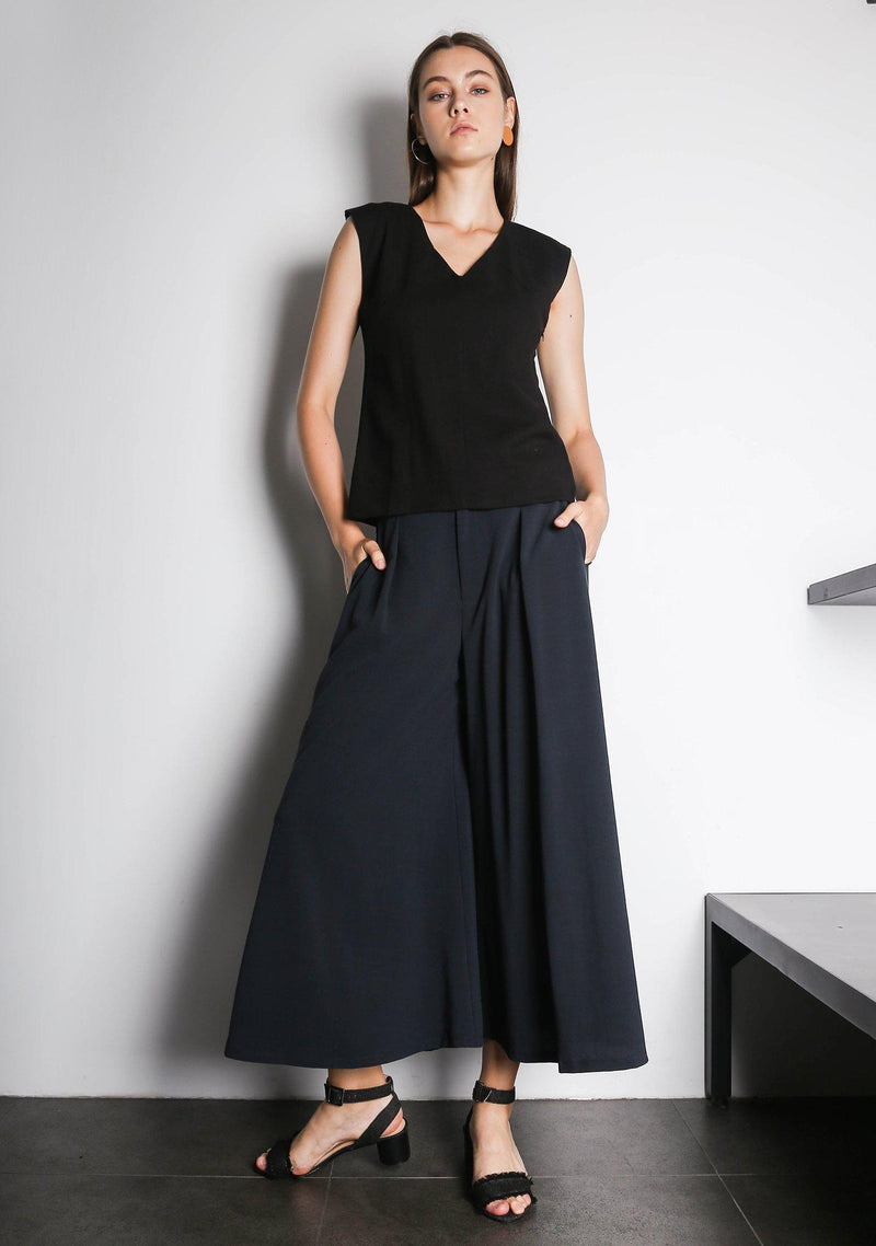 Kit cut-out back top in Black