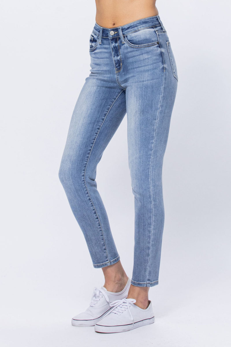 Judy Blue High Waist Light Bleach Wash Relaxed Fit Denim Jeans 82336