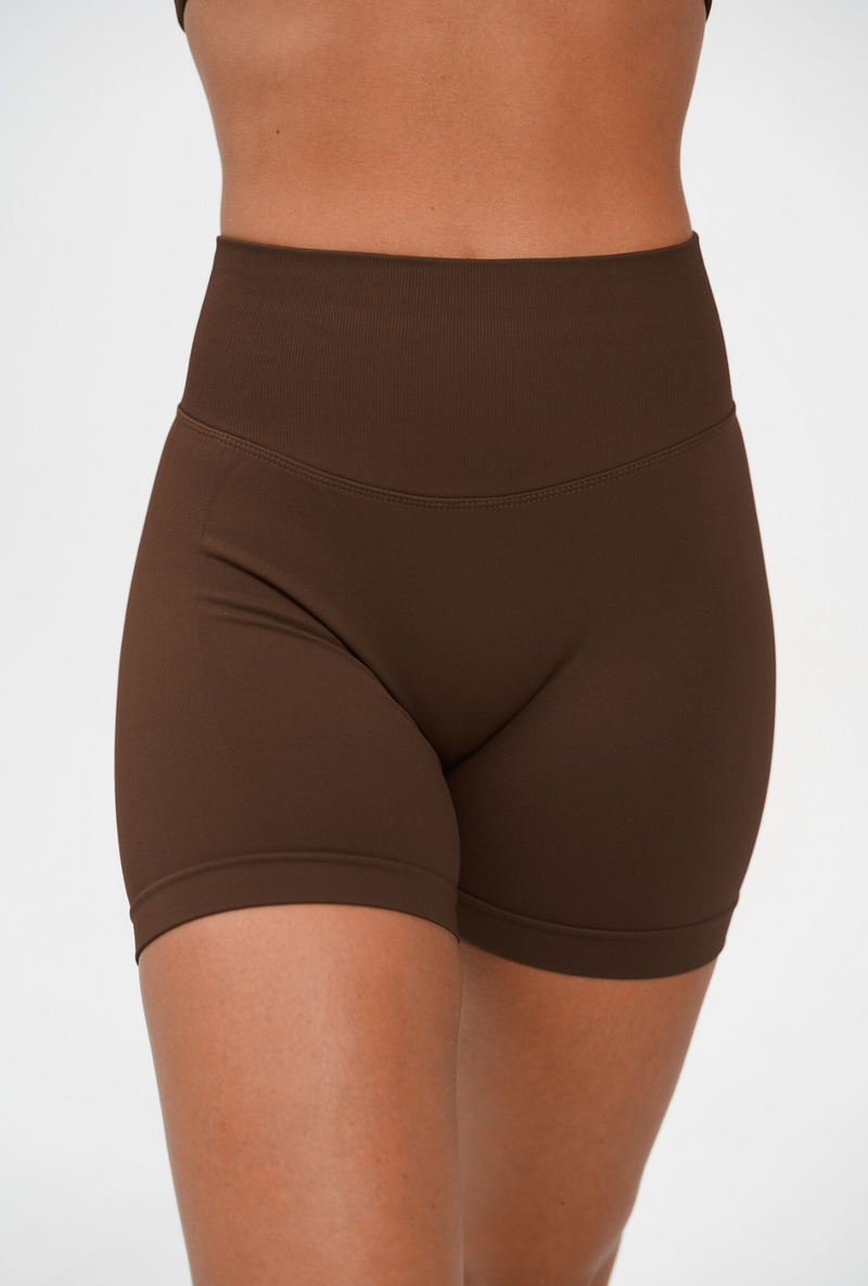 RECOIL HIGH WAIST SCRUNCH SHORTS - ESPRESSO