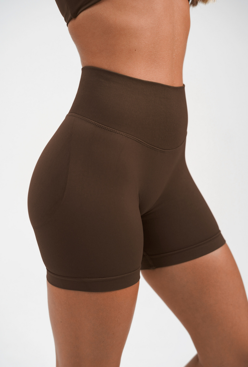 RECOIL HIGH WAIST SCRUNCH SHORTS - ESPRESSO