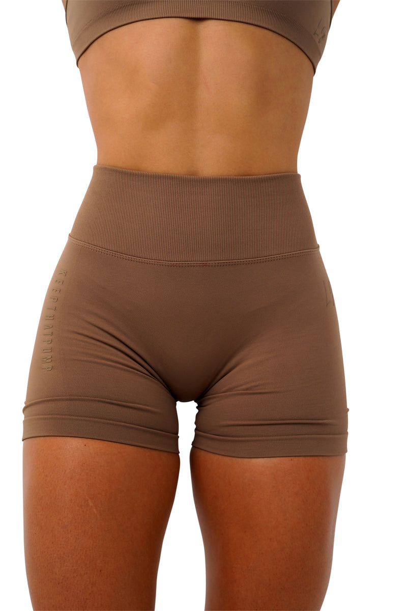 LJ V-BACK SCRUNCH SHORTS - COFFEE