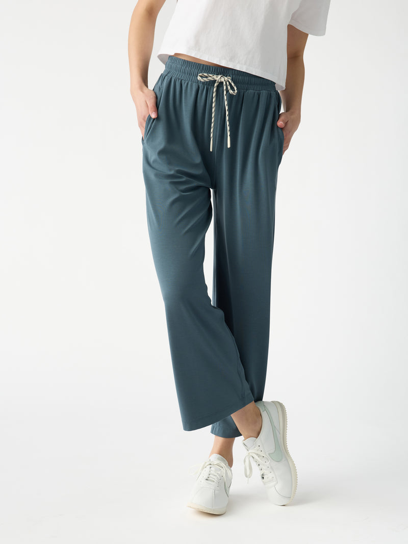 Women's Studio Cropped Wide Leg Pant