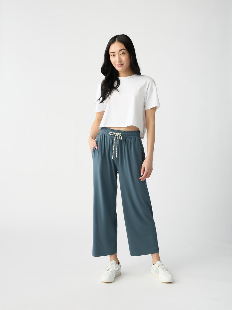 Women's Studio Cropped Wide Leg Pant