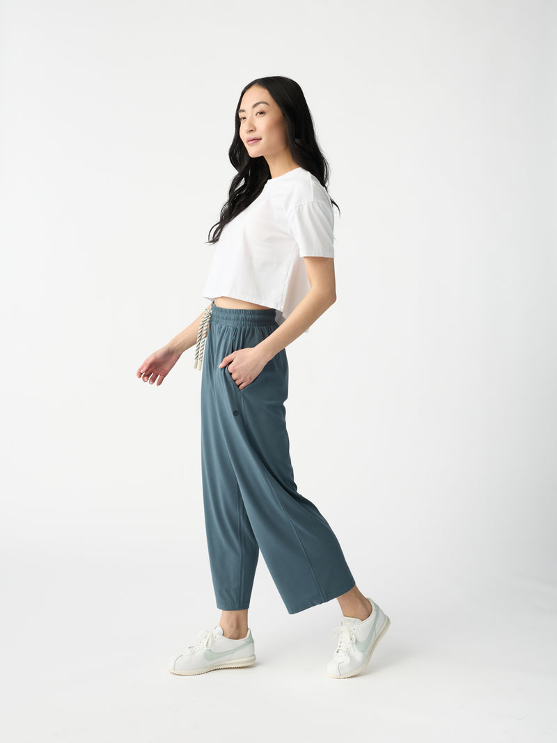Women's Studio Cropped Wide Leg Pant