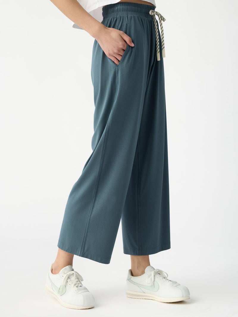Women's Studio Cropped Wide Leg Pant