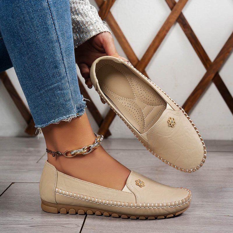 Plus Size Retro Flat-Heeled Shoes for Women - Stylish and Comfortable