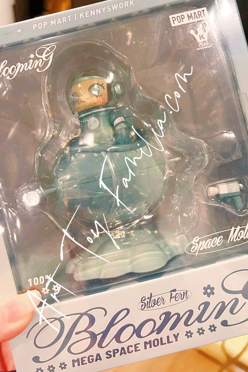MEGA Space Molly 100% Blooming Series Silver Fern Figurine - 绽放系列100% 新西兰-银叶蕨