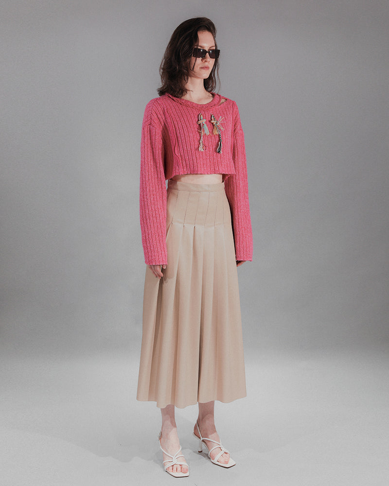 ネックラインカットアウトトグルニットクロップトップ/Neckline Cut-out Toggle Knit Crop Top