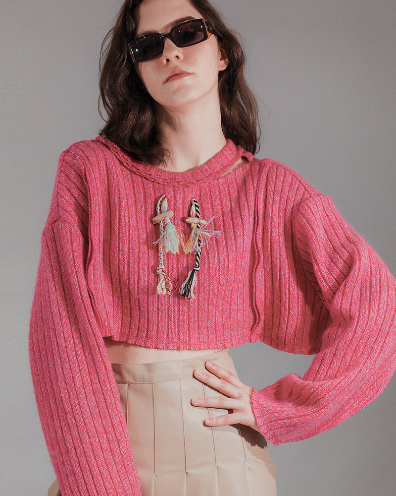 ネックラインカットアウトトグルニットクロップトップ/Neckline Cut-out Toggle Knit Crop Top