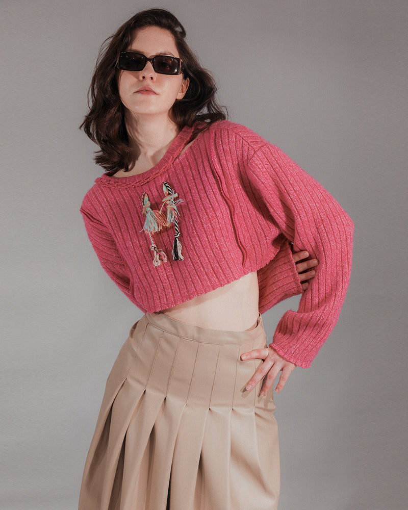 ネックラインカットアウトトグルニットクロップトップ/Neckline Cut-out Toggle Knit Crop Top