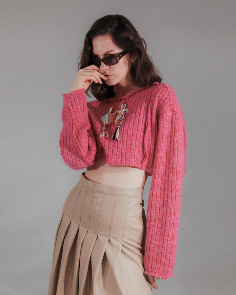 ネックラインカットアウトトグルニットクロップトップ/Neckline Cut-out Toggle Knit Crop Top