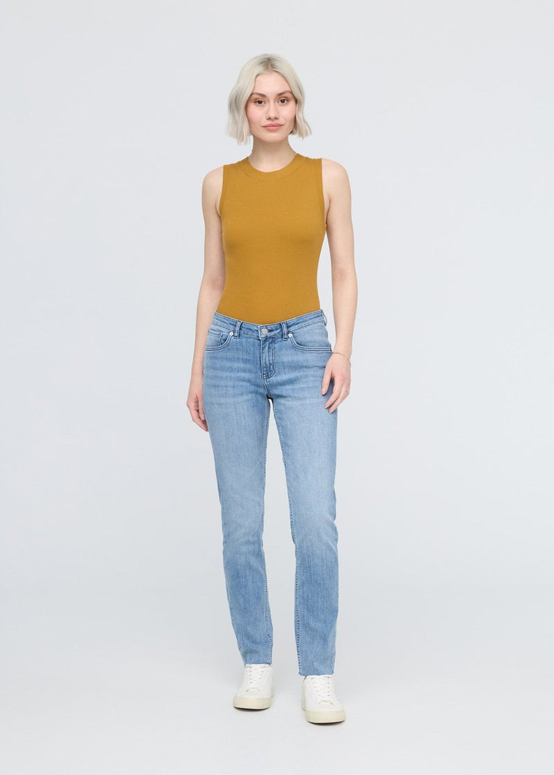 Performance Denim Girlfriend - Hazy Blue (raw hem)