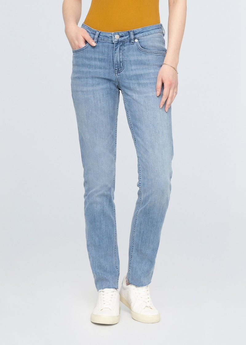 Performance Denim Girlfriend - Hazy Blue (raw hem)