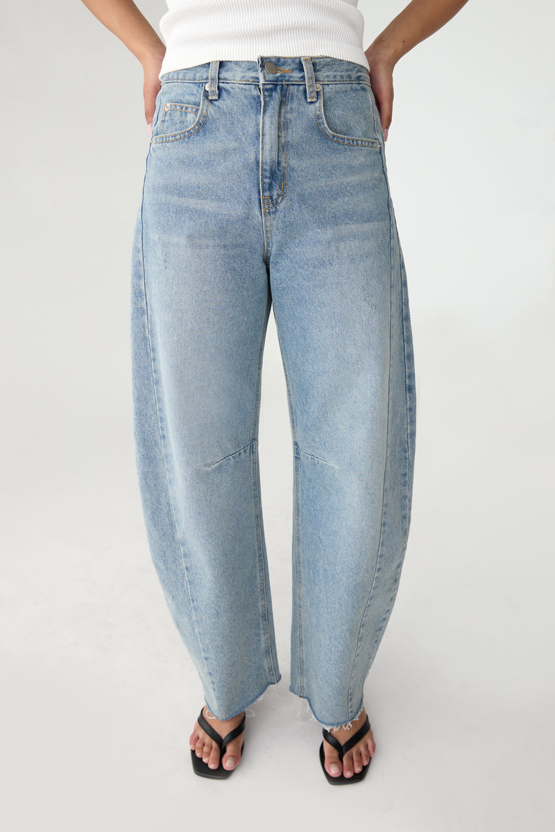 HIGH RISE VINTAGE WASH BARREL JEAN