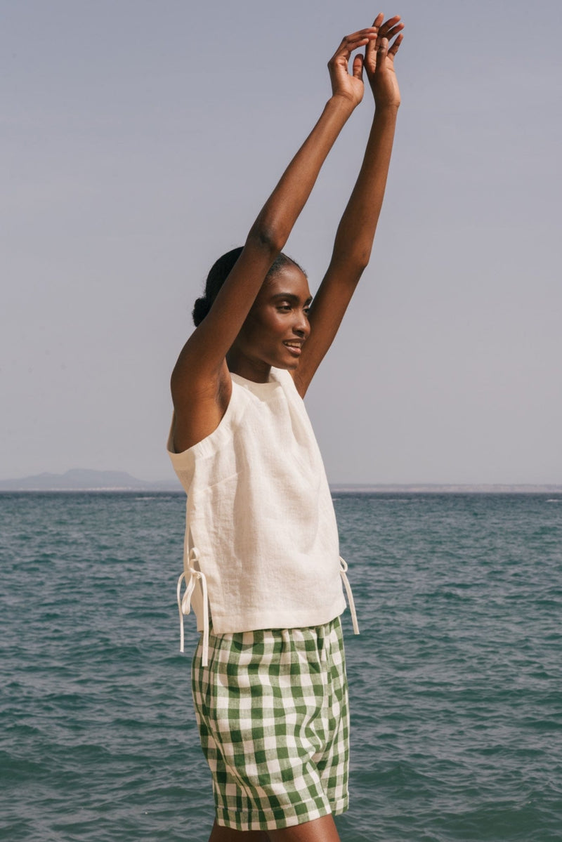Mia linen shorts in Green Gingham