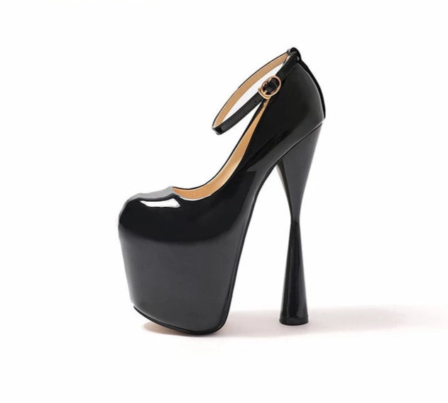 Halo - Drag Queen Platform Shoes in black or white - plus size
