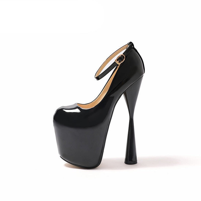 Halo - Drag Queen Platform Shoes in black or white - plus size