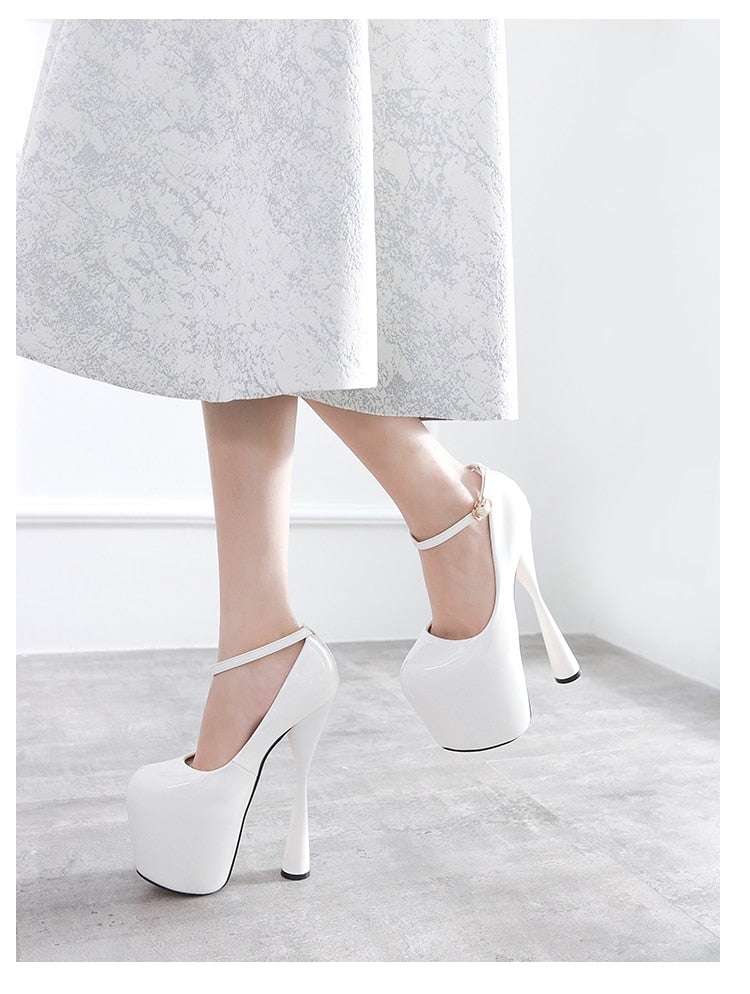 Halo - Drag Queen Platform Shoes in black or white - plus size