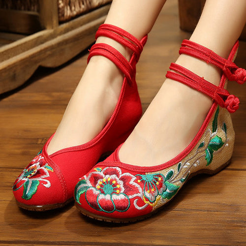 Ticha Oriental Floral Embroidery Colour Block Ankle Cuff Covered Toes Short Heel Ballet Flats Shoes (Red, Green, Black)