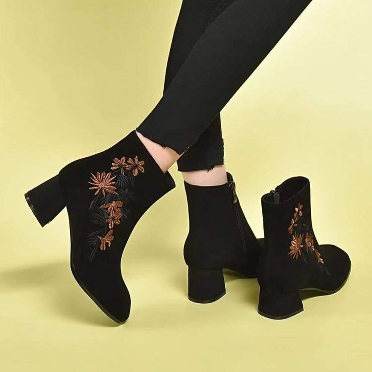 Women's short boots 2023 autumn and winter new Chinese style frosted embroidery short tube thick heels high heels large size with cheongsam boots for women