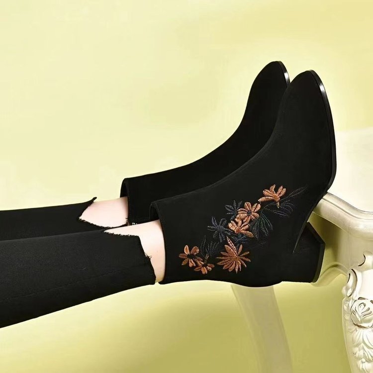 Women's short boots 2023 autumn and winter new Chinese style frosted embroidery short tube thick heels high heels large size with cheongsam boots for women