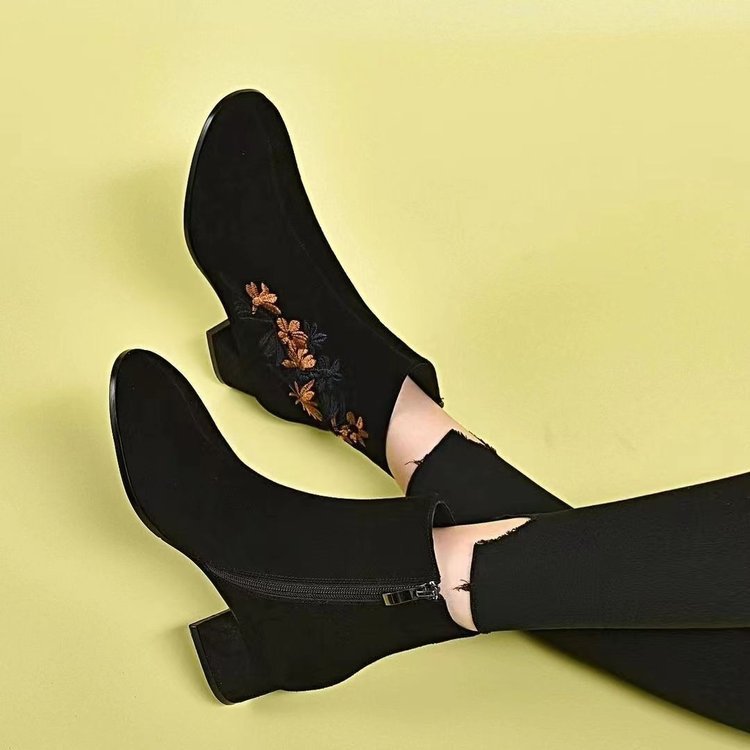 Women's short boots 2023 autumn and winter new Chinese style frosted embroidery short tube thick heels high heels large size with cheongsam boots for women