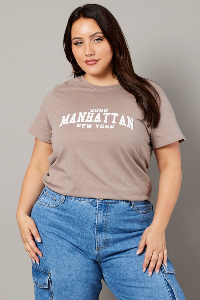 Brown Graphic T-shirt Short Sleeve Crew Neck