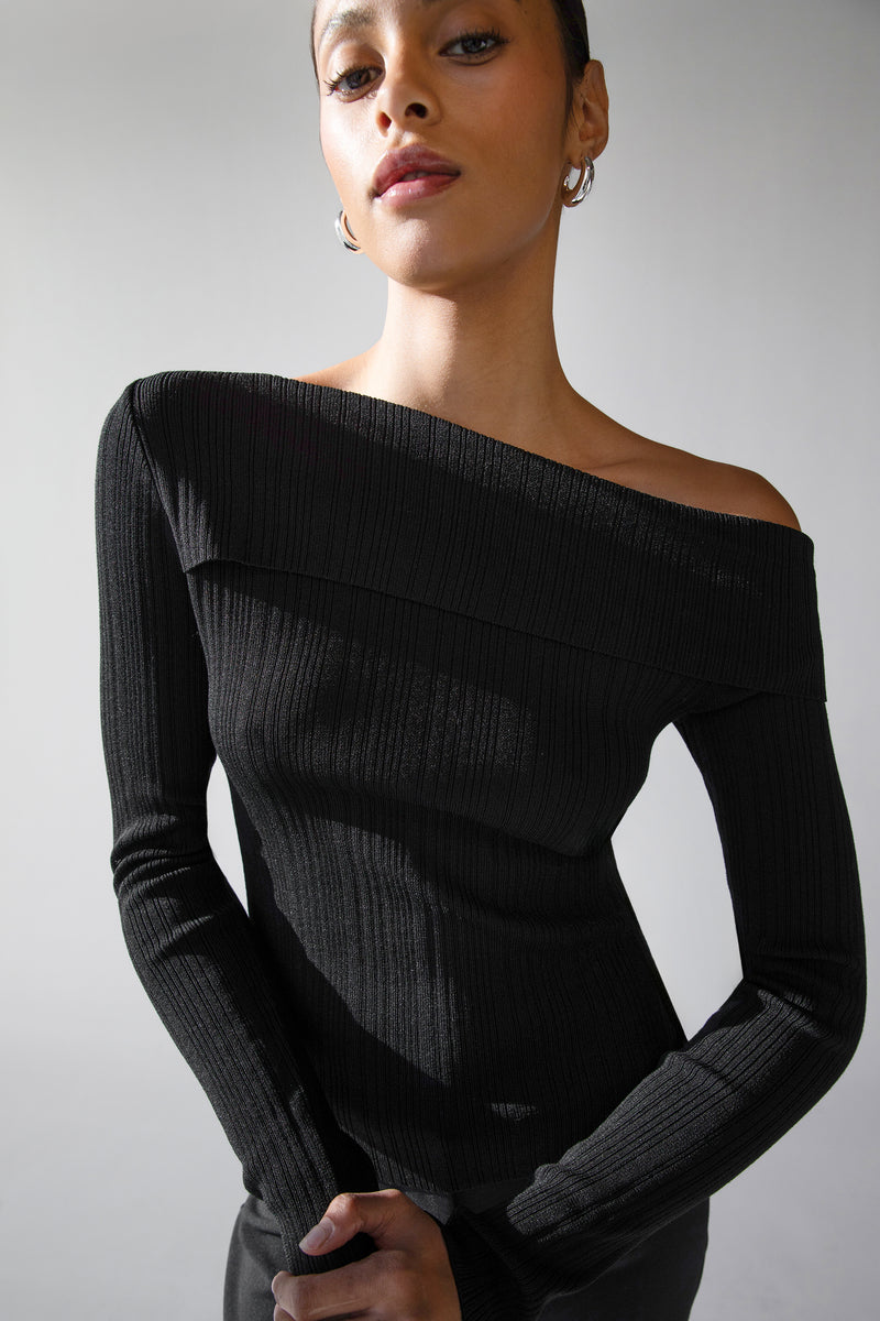 OFF THE SHOULDER LONG SLEEVE TOP