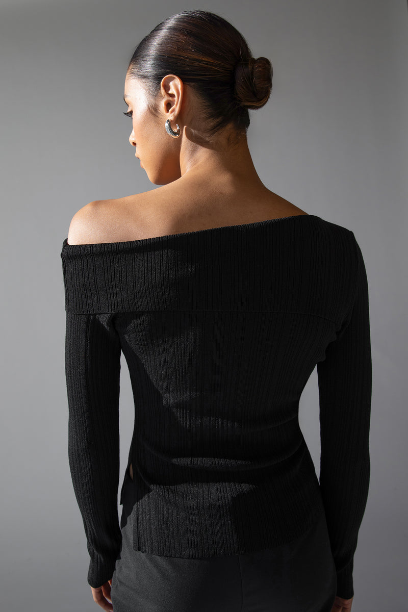OFF THE SHOULDER LONG SLEEVE TOP