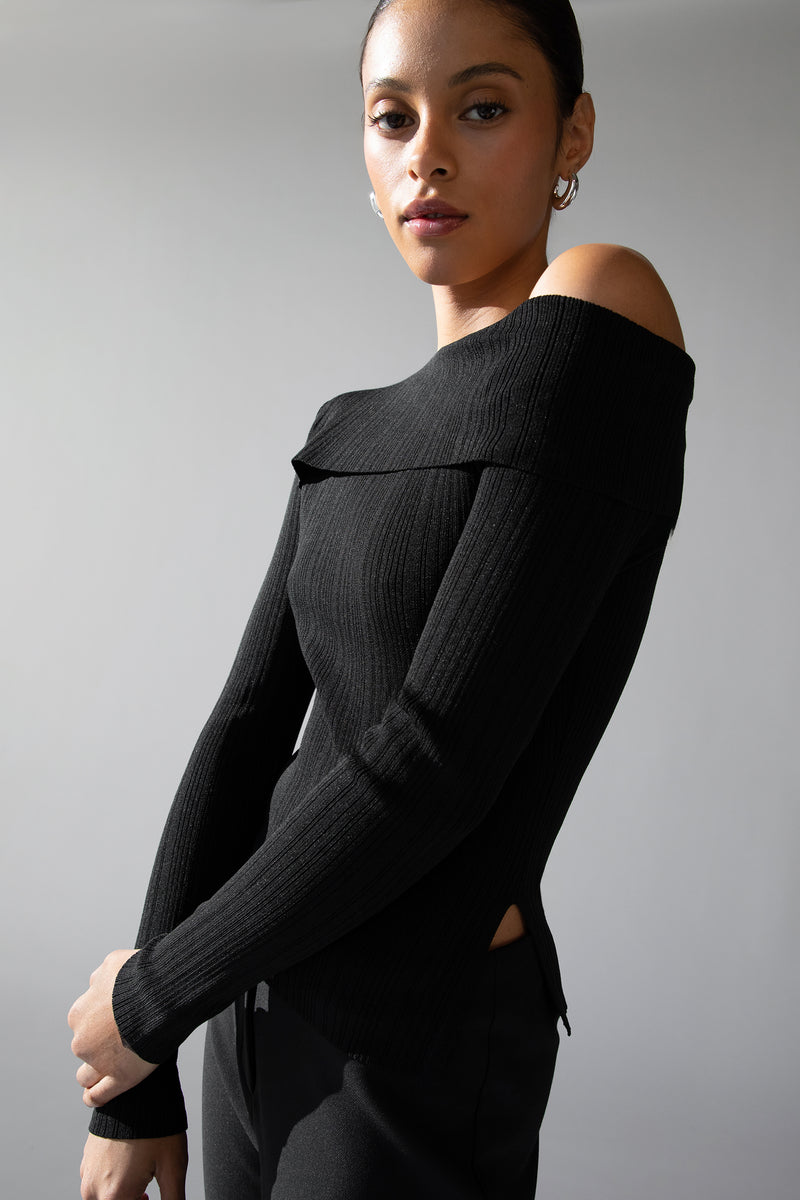 OFF THE SHOULDER LONG SLEEVE TOP