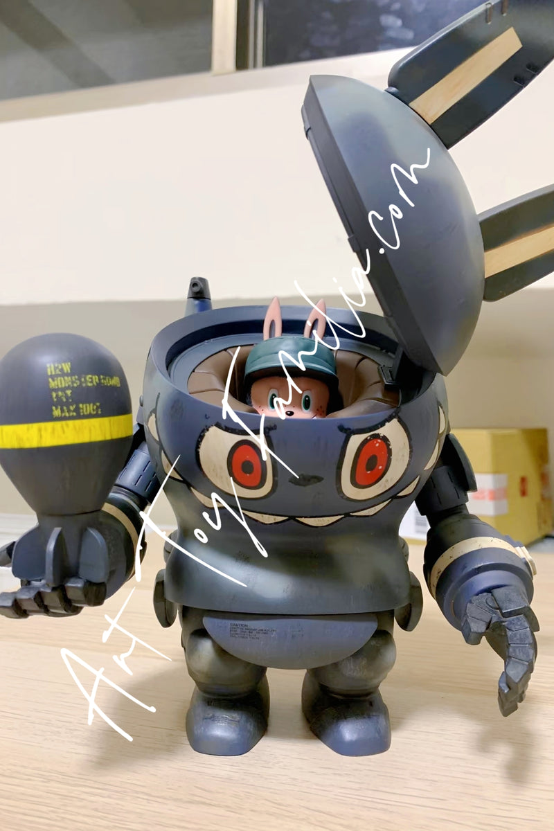 The Monsters Labubu Maschinen Krieger S.A.F.S. Thunderbolt with mini Labubu Pilot