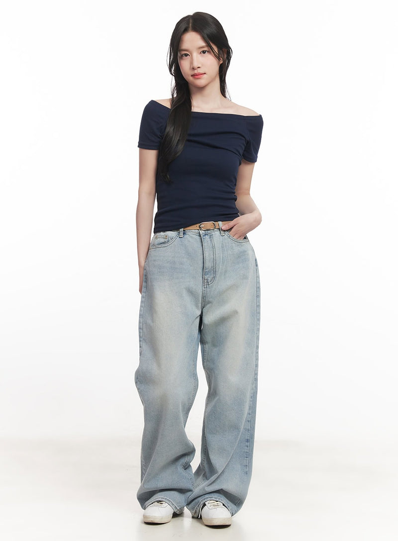 Off-Shoulder Cropped T-Shirt CA510