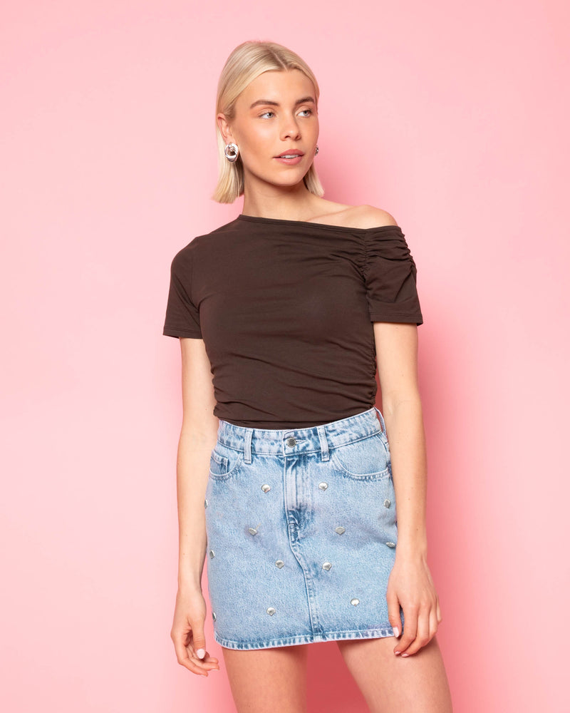 TAMAR OFF SHOULDER SHORT SLEEVE TOP DARK BROWN