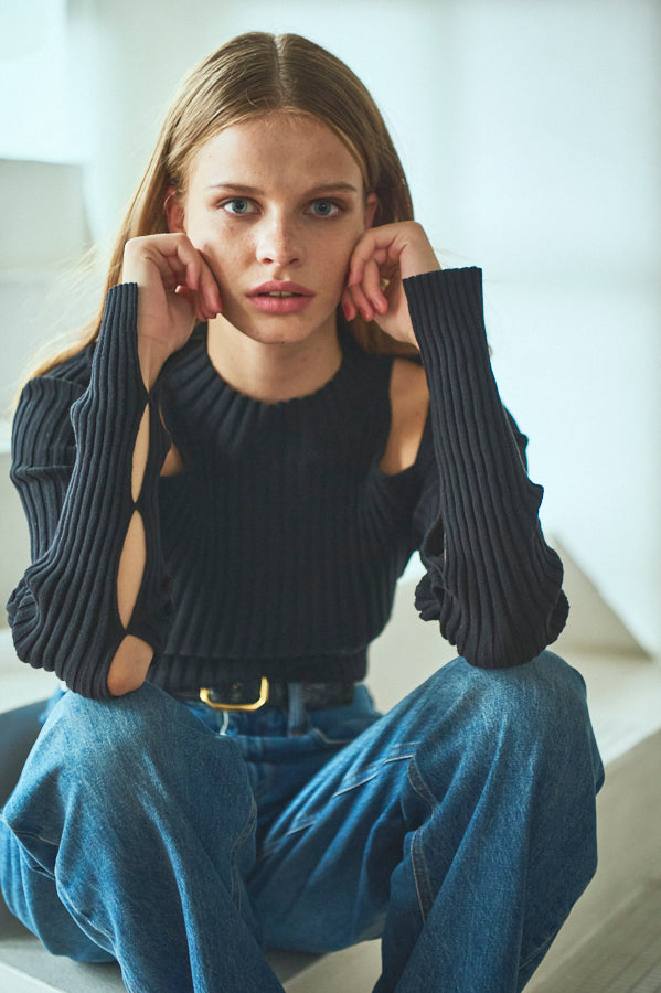 Rosina Cut out Shoulder   -BLK -