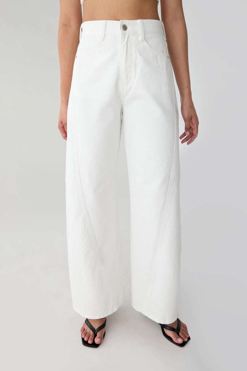 SEAM LINE CURVE WHITE JEAN