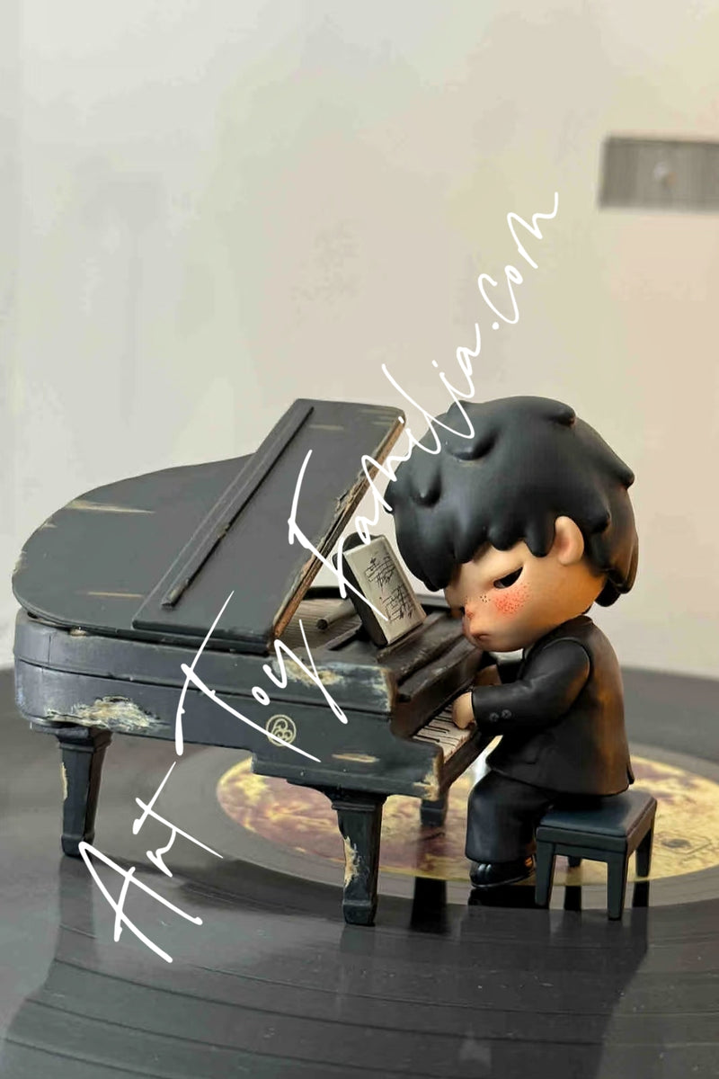 Hirono The Pianist Figurine - 钢琴师吊卡