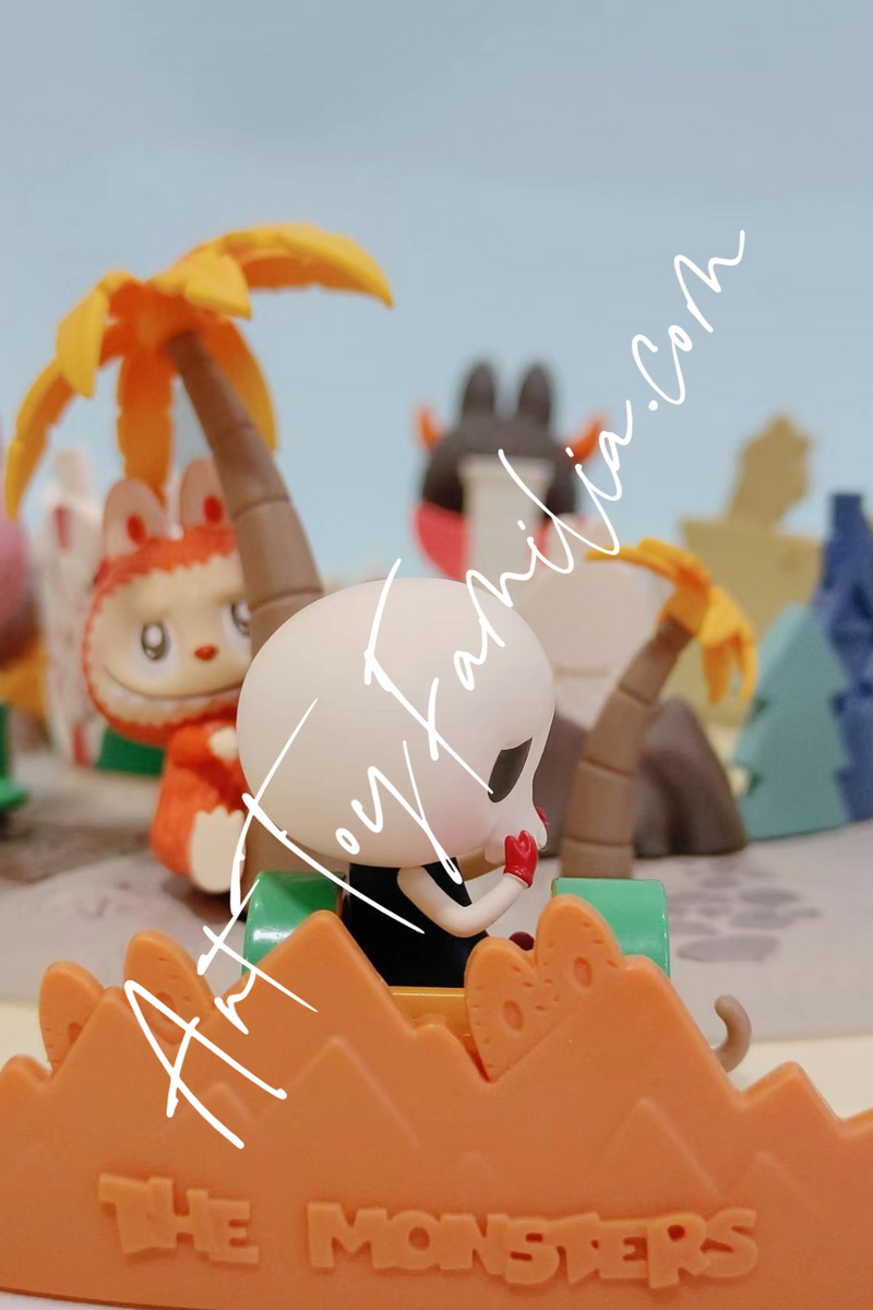 The Monsters Labubu Playing Games Series - 一起玩游戏