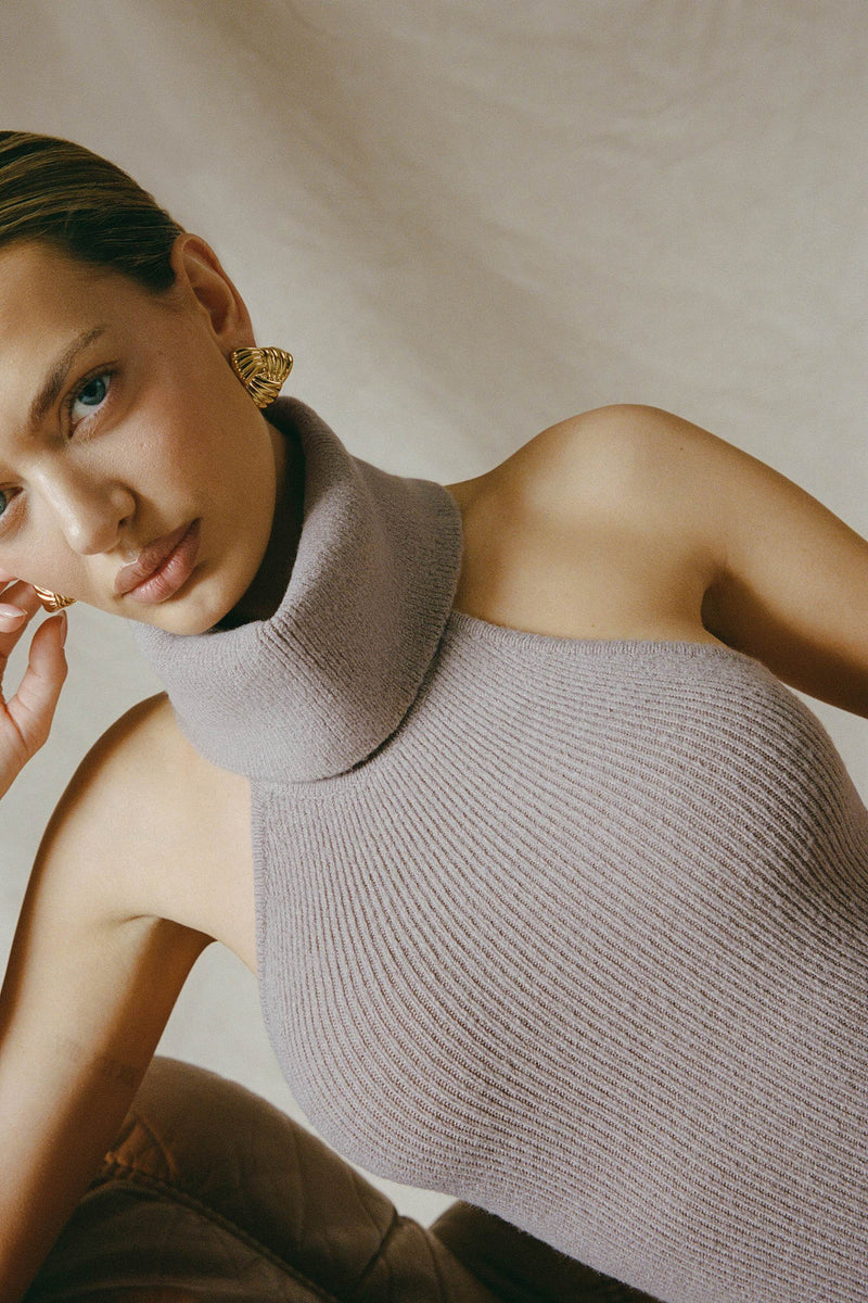 Ribbed-Knit Turtleneck Backless Top in Taupe