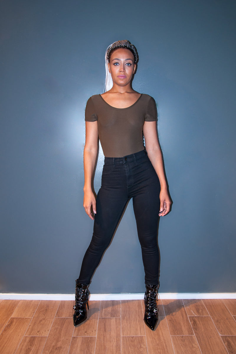 Short sleeve fitted Bodysuit